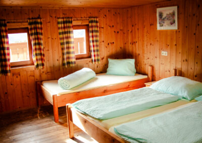 4-Bett Zimmer Grasreithütte